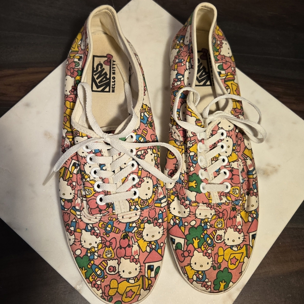 Hello Kitty x VANS Limited Edition 2012 Authentic Lace-up  Women's 10.5 Men's 9
